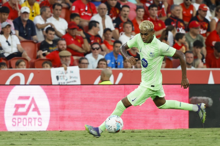 亚马尔18岁34天刷新西甲纪录,超越法蒂成21世纪最年轻15球先生