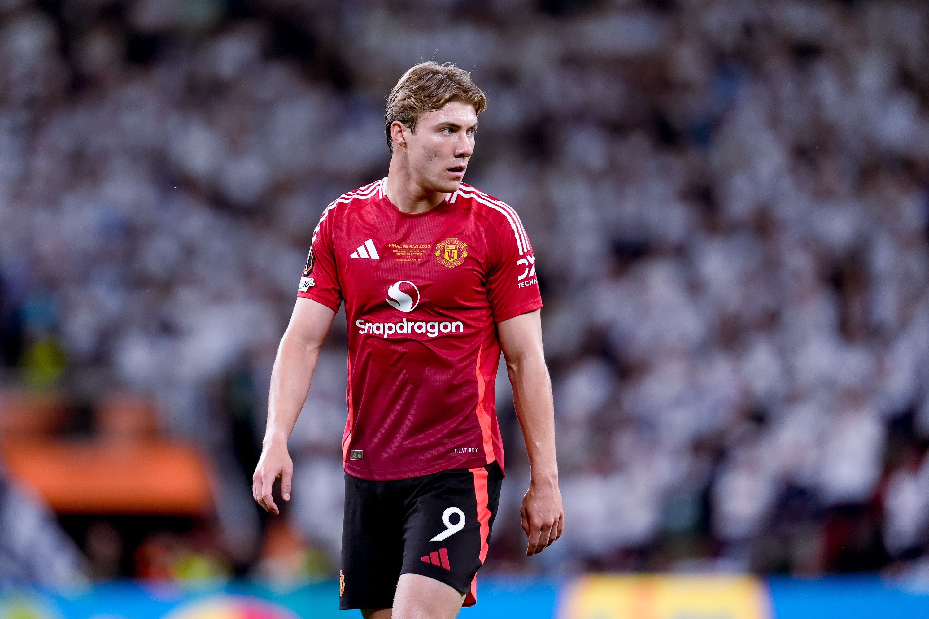 曼联已向霍伊伦传达离队意愿 球员仍在权衡未来选择