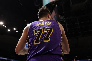 东契奇：湖人球馆上空有很多伟大的名字 我也想成为其中一员