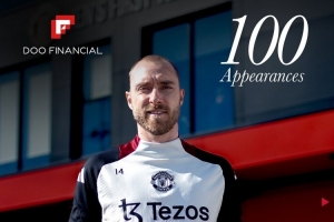 开云-埃里克森获赠曼联生涯百场纪念球衣,贡献7球17助&合同今夏到期