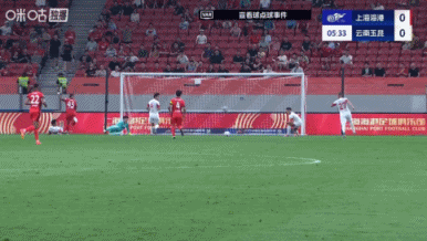 加布里埃尔失点！刘若钒造点 加布里埃尔点球踢飞，海港仍0-0玉昆