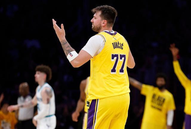 开云娱乐-3战仅44分！东契奇体会韦少的痛，还需两三周除锈？