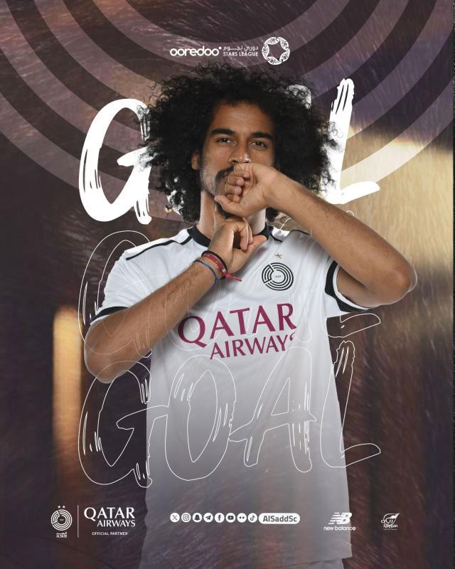 开云娱乐-体坛代表赴多哈颁奖 阿菲夫捧起2024亚洲金球奖