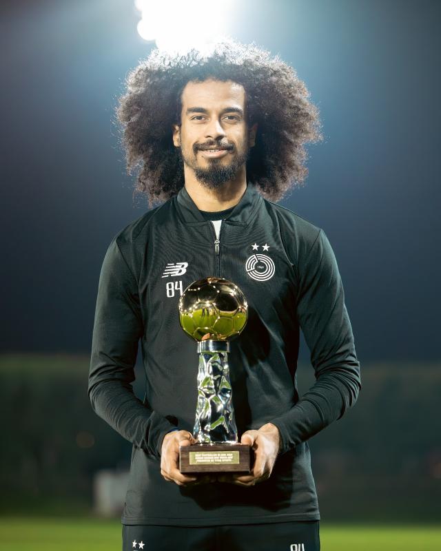 开云娱乐-体坛代表赴多哈颁奖 阿菲夫捧起2024亚洲金球奖