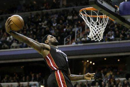 开云入口-【声音】詹姆斯：我不是一个得分手 标志动作是战斧