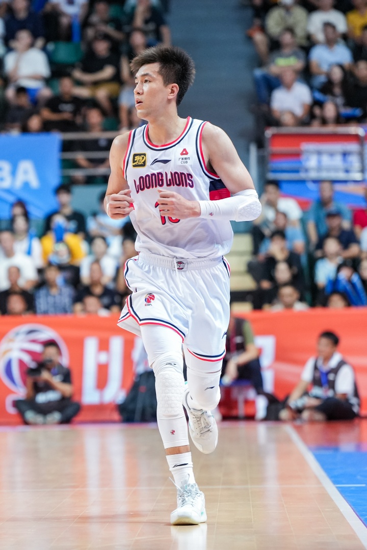 开云在线-📷今日球员分享—郭艾伦（广州朗肽海本）