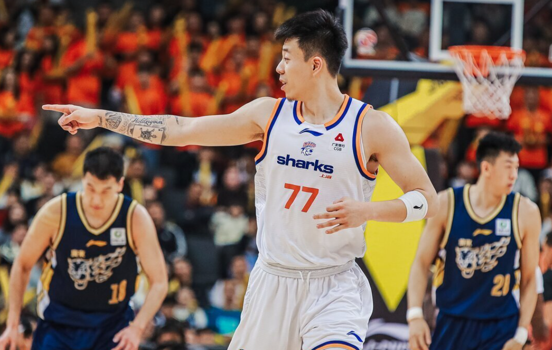 开云官网-看了阿旺奎因互相甩锅拒投三分的名场面，才知道广东队架构有多糟